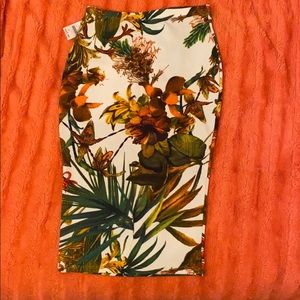 Floral midi pencil skirt.